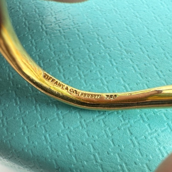 Vintage Tiffany & Co. Elsa Peretti Baroque Pearl Cuff 18k Yellow Gold Earrings - Picture 8 of 10